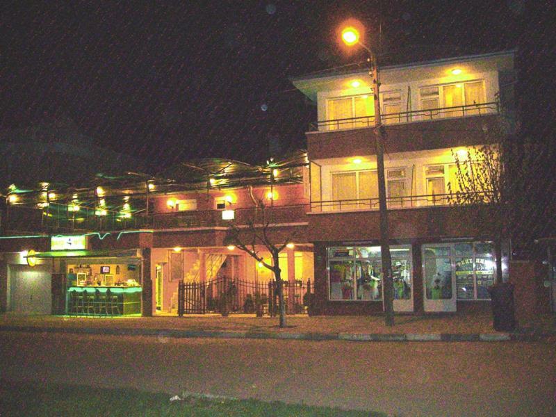 Nelly Guest House Ravda Exterior foto