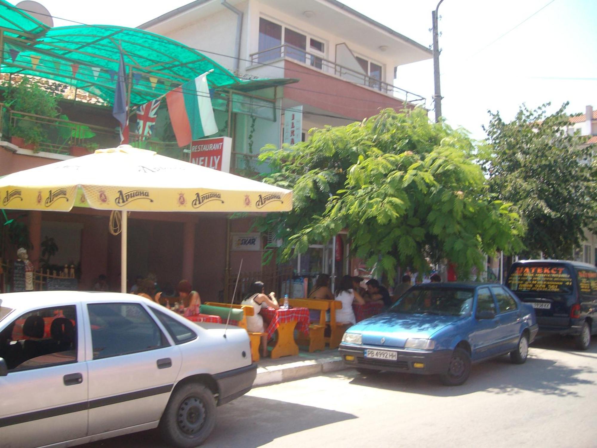 Nelly Guest House Ravda Exterior foto