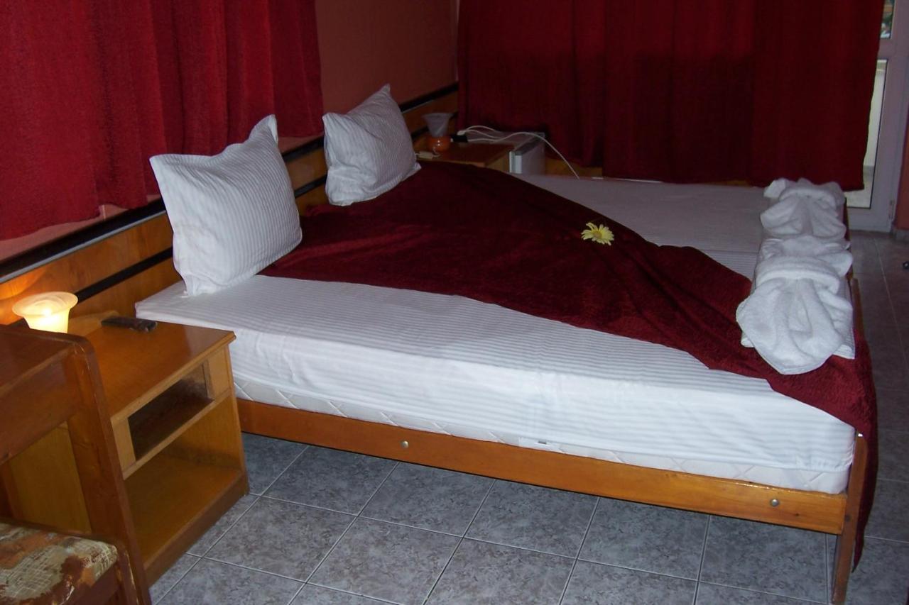 Nelly Guest House Ravda Exterior foto